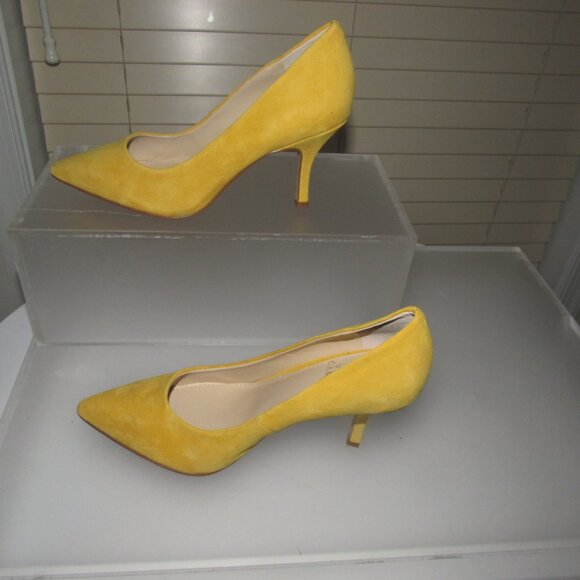 Vince Camuto Rachella Yellow Suede Kitten Heel Pumps | Chic Pointed Toe Size 6 - Picture 5 of 7